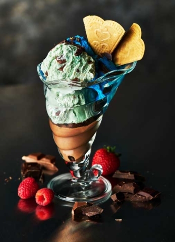 Ice-cream-Sundae_Photograph_by_London_food_photographer_Michael_Michaels
