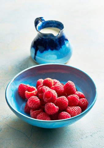 Raspberries-in-bowl_by_food_photographer_London